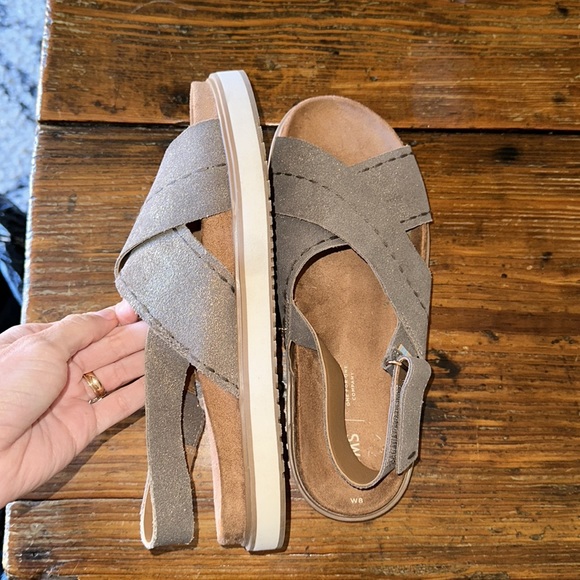 TOMS sandals size 8 - Picture 7 of 8